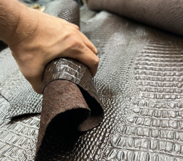 Кайман (Шоколад), с финишем, 1.2-1.6 мм, средний размер 160-180 дм²