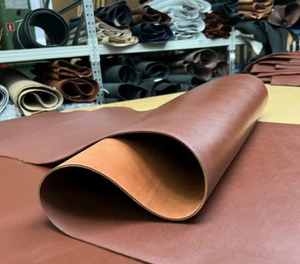 Кожа Ременная Коричневая, с финишем, 3,5+ мм, средний размер 180-200 дм²