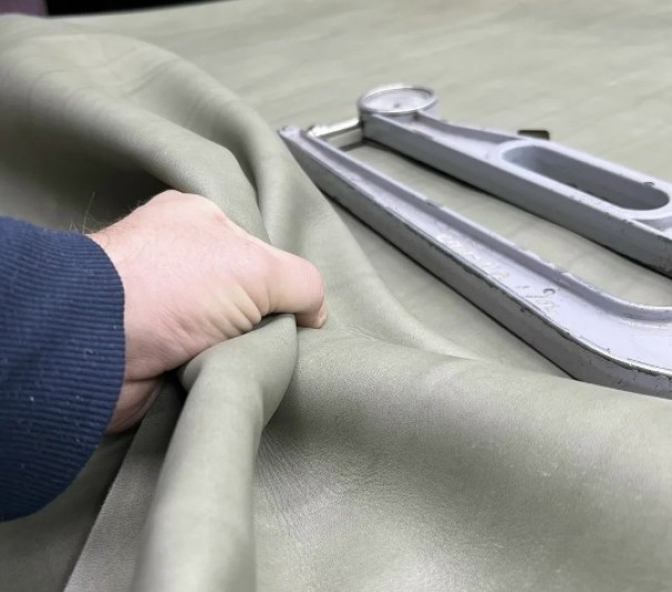 Краст (Оливковый), без финишем, 1.2-1.6 мм, средний размер 180-200 дм²